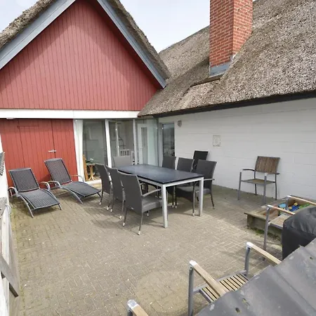 Holiday home Stunning In With Kitchen *